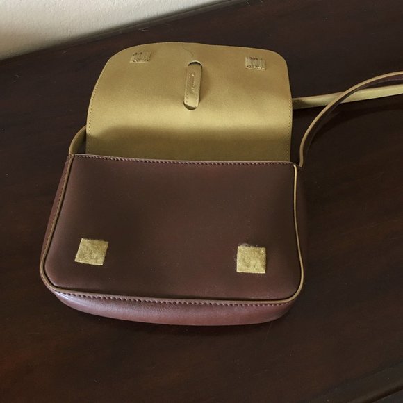 Mondani Vegan Leather Shoulder Bag - Picture 6 of 8